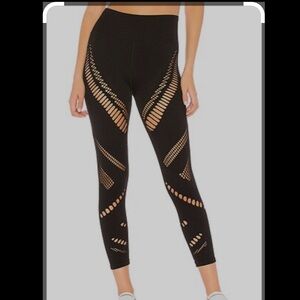 Alo Yoga Siren Capri bottoms